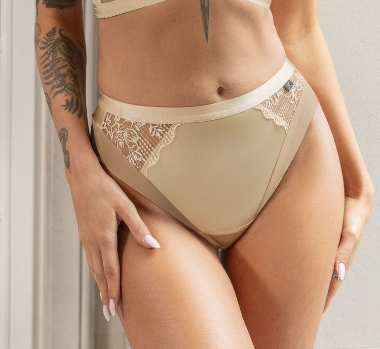 Fiore String Shorts