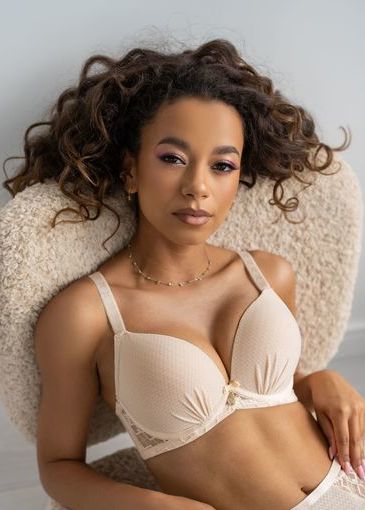 Miss Brassiere S-Class