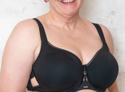 Gładki, ale z pazurem. Recenzja biustonosza KrisLine Simple Soft Pro Comfort